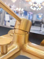 Смеситель для ванны с душем AltroBagno Metropoli 0219 OrSp матовое золото Смеситель для ванны с душем AltroBagno Metropoli 0219 OrSp матовое золото