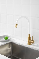 Смеситель для кухни BELZ B810 B73810-5 с гибким изливом, золото