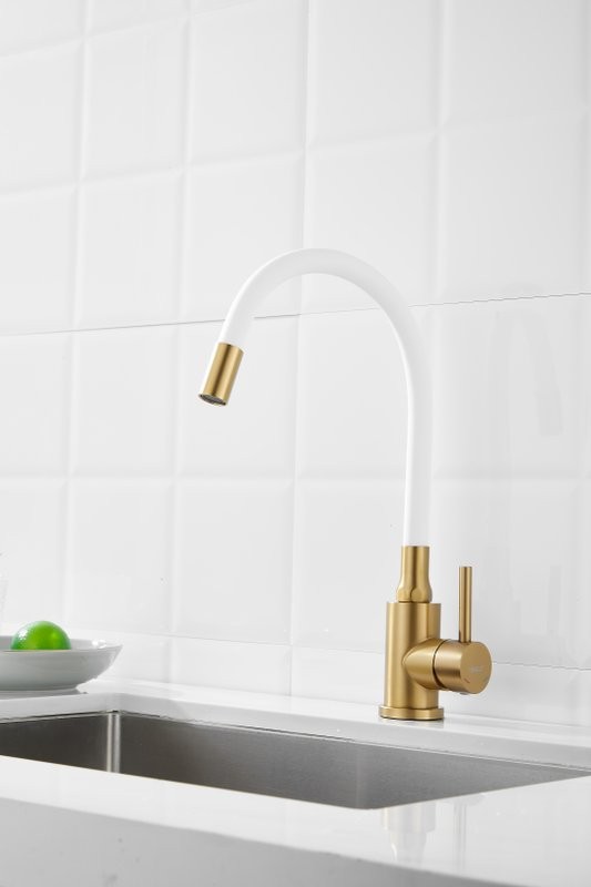 Смеситель для кухни BELZ B810 B73810-5 с гибким изливом, золото