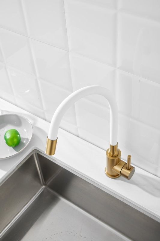 Смеситель для кухни BELZ B810 B73810-5 с гибким изливом, золото