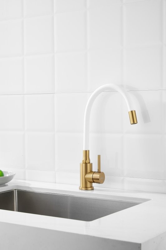 Смеситель для кухни BELZ B810 B73810-5 с гибким изливом, золото