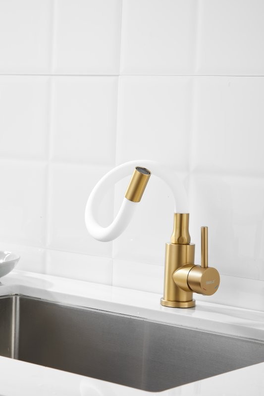 Смеситель для кухни BELZ B810 B73810-5 с гибким изливом, золото