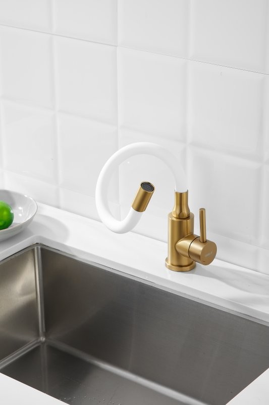 Смеситель для кухни BELZ B810 B73810-5 с гибким изливом, золото