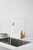 Смеситель для кухни BELZ B810 B73810-5 с гибким изливом, золото