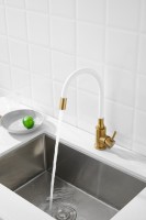 Смеситель для кухни BELZ B810 B73810-5 с гибким изливом, золото