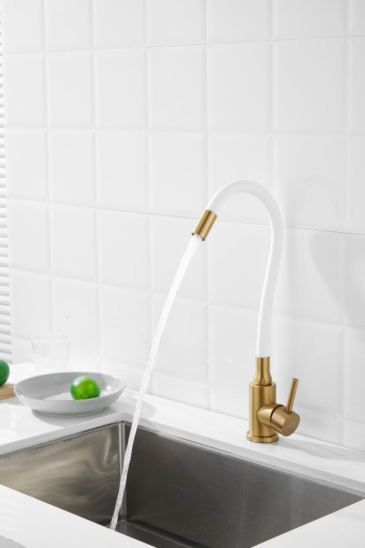 Смеситель для кухни BELZ B810 B73810-5 с гибким изливом, золото