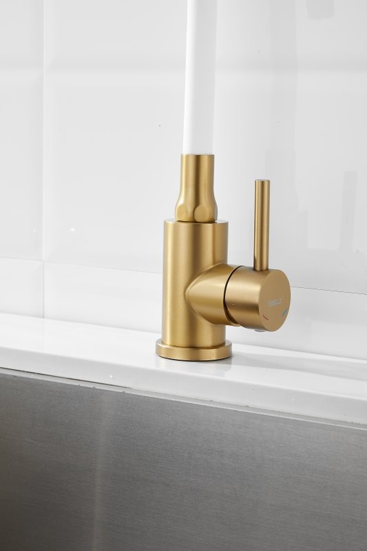 Смеситель для кухни BELZ B810 B73810-5 с гибким изливом, золото