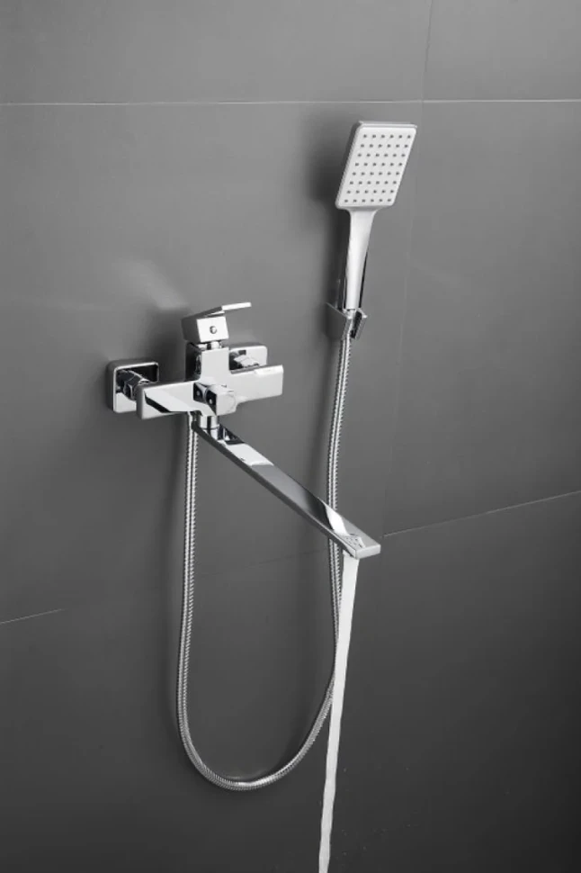 Смеситель с длинным изливом для ванны BELZ B22613 хром