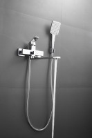 Смеситель с длинным изливом для ванны BELZ B22613 хром Смеситель с длинным изливом для ванны BELZ B22613 хром