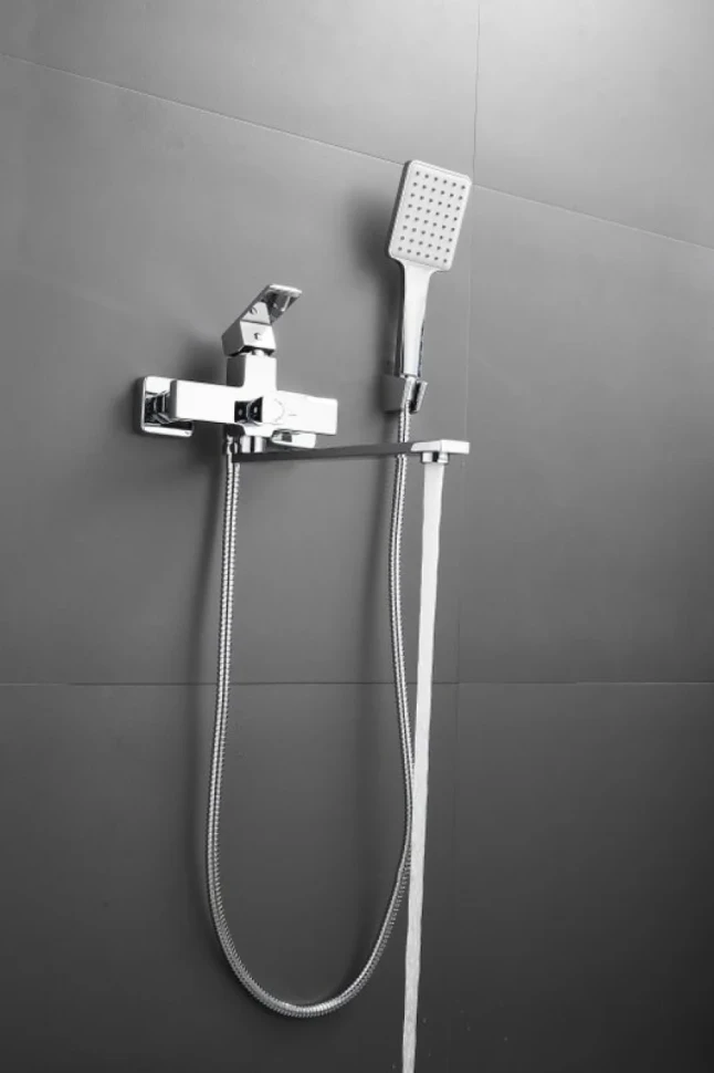 Смеситель с длинным изливом для ванны BELZ B22613 хром