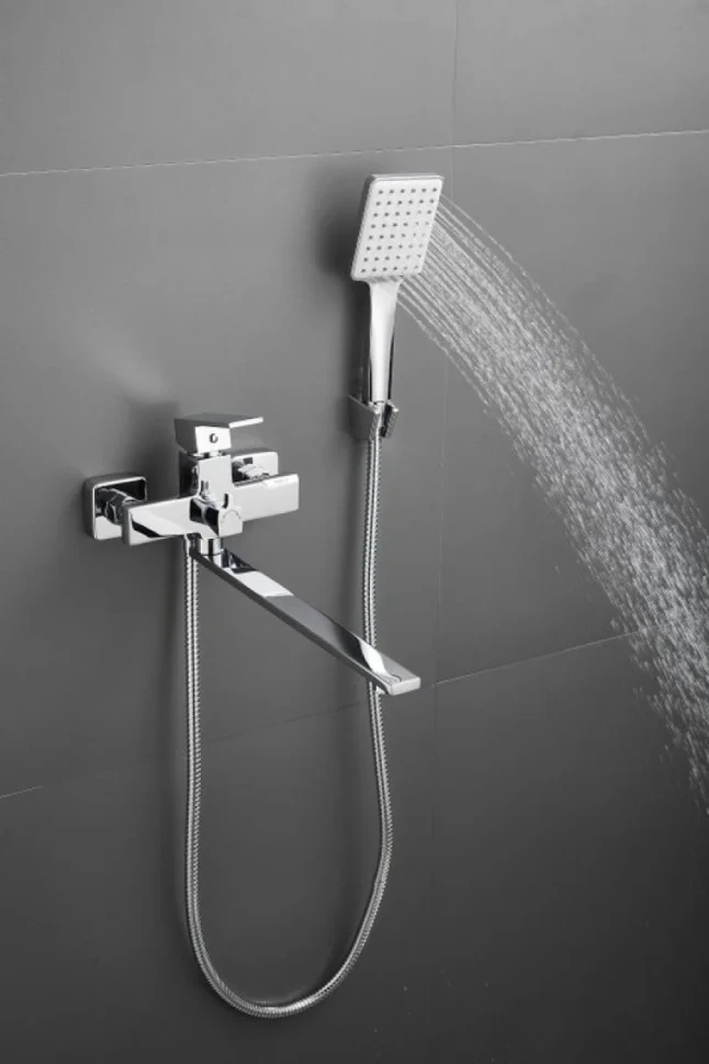 Смеситель с длинным изливом для ванны BELZ B22613 хром