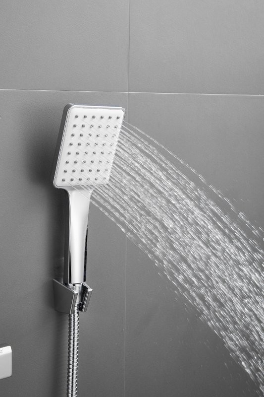 Смеситель с длинным изливом для ванны BELZ B22613 хром