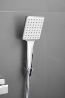 Смеситель с длинным изливом для ванны BELZ B22613 хром Смеситель с длинным изливом для ванны BELZ B22613 хром