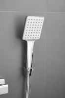 Смеситель с длинным изливом для ванны BELZ B22613 хром Смеситель с длинным изливом для ванны BELZ B22613 хром
