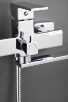 Смеситель с длинным изливом для ванны BELZ B22613 хром Смеситель с длинным изливом для ванны BELZ B22613 хром