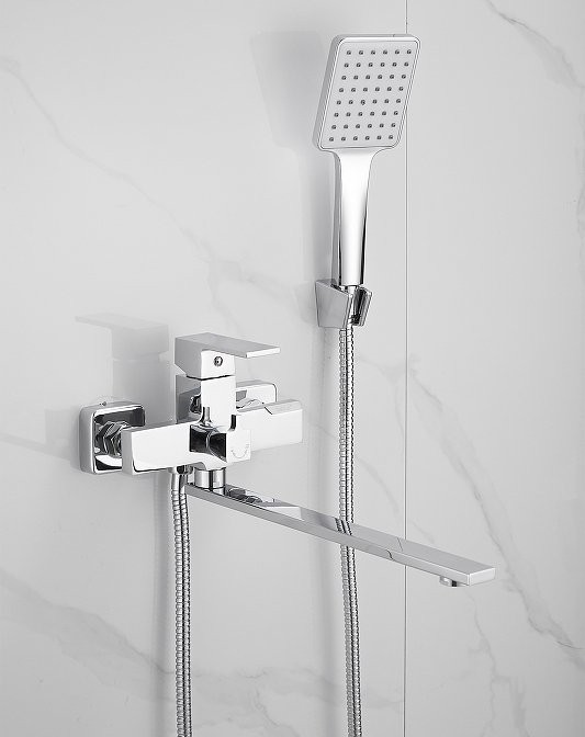 Смеситель с длинным изливом для ванны BELZ B22613 хром