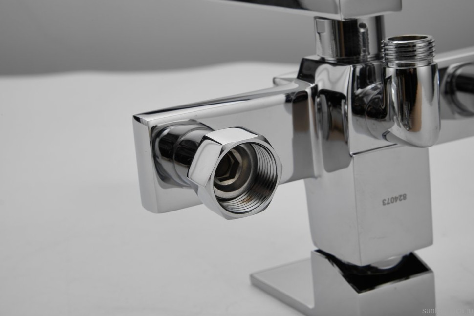 Смеситель с длинным изливом для ванны BELZ B22613 хром