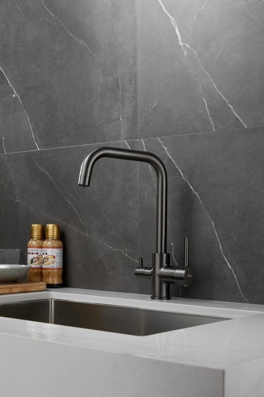 Смеситель для кухни BELZ B76802-3 вороненая сталь