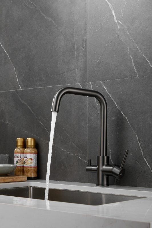 Смеситель для кухни BELZ B76802-3 вороненая сталь