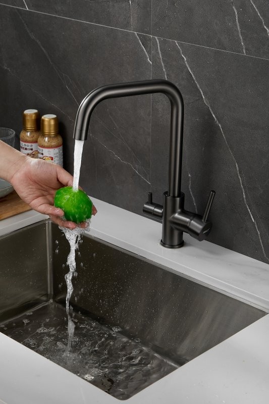 Смеситель для кухни BELZ B76802-3 вороненая сталь