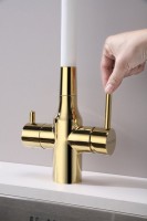 Смеситель для кухни Paulmark Salix 213419-Gw, золото, белый, с гибким изливом