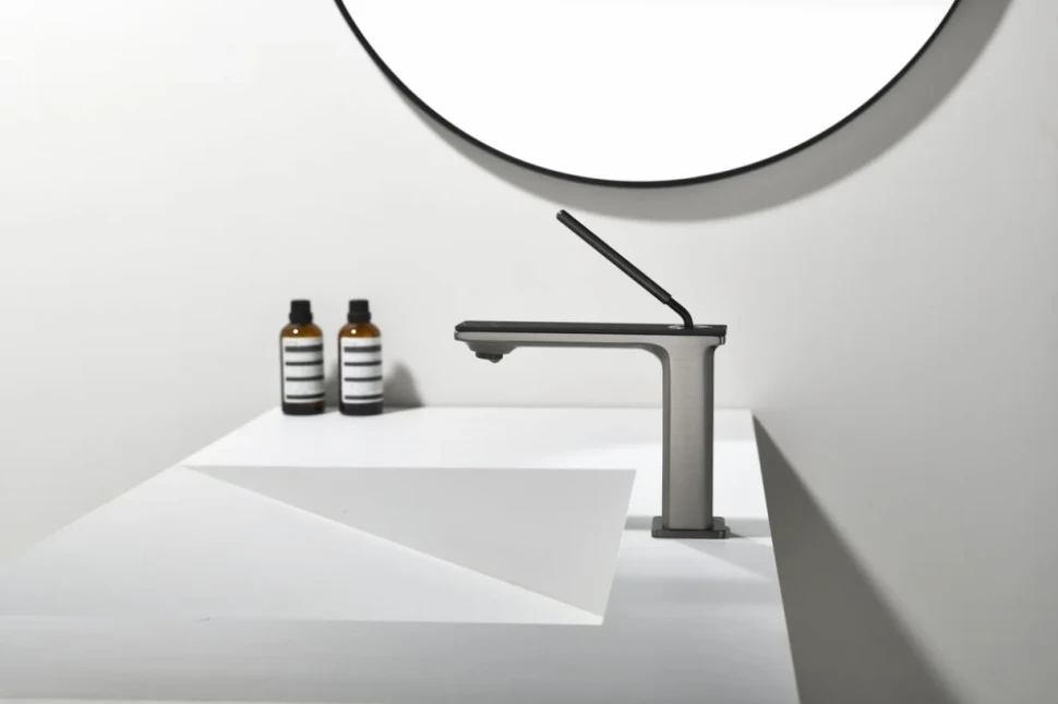 Смеситель для раковины Black&White Gravity 7105GM gun metal