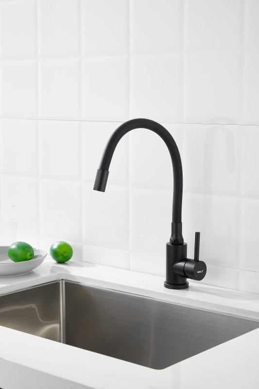 Смеситель для кухни BELZ B810 B73810-7 с гибким изливом, черный