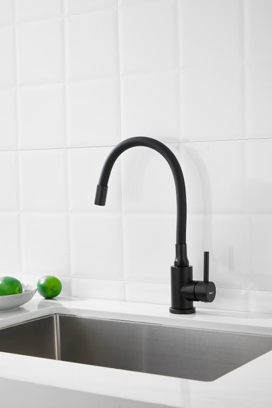 Смеситель для кухни BELZ B810 B73810-7 с гибким изливом, черный