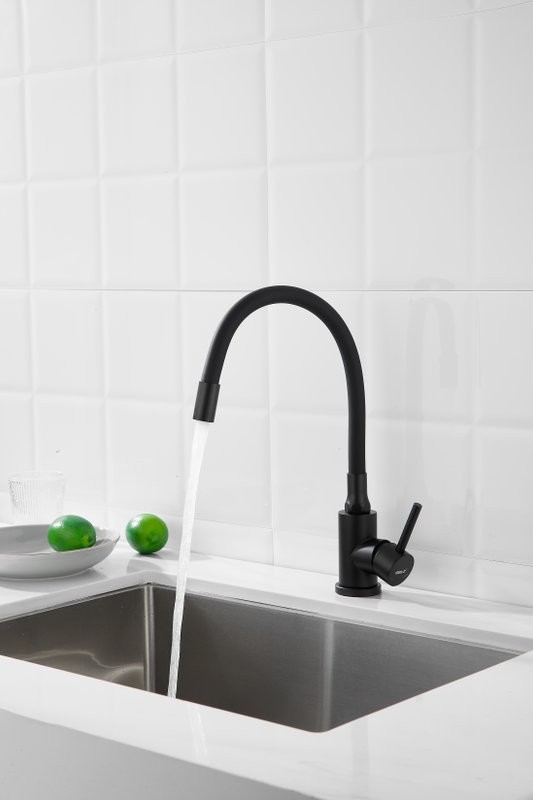 Смеситель для кухни BELZ B810 B73810-7 с гибким изливом, черный