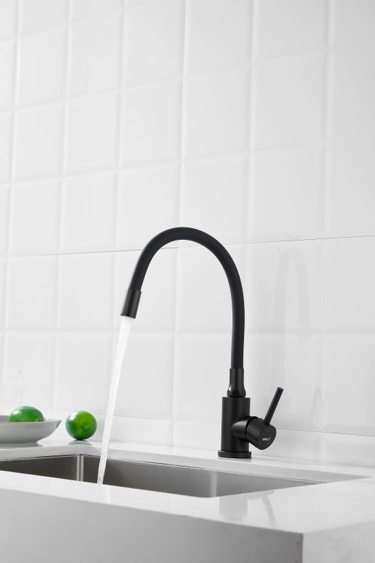 Смеситель для кухни BELZ B810 B73810-7 с гибким изливом, черный