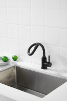 Смеситель для кухни BELZ B810 B73810-7 с гибким изливом, черный Смеситель для кухни BELZ B810 B73810-7 с гибким изливом, черный