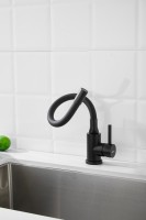 Смеситель для кухни BELZ B810 B73810-7 с гибким изливом, черный Смеситель для кухни BELZ B810 B73810-7 с гибким изливом, черный
