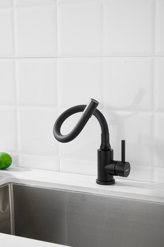 Смеситель для кухни BELZ B810 B73810-7 с гибким изливом, черный