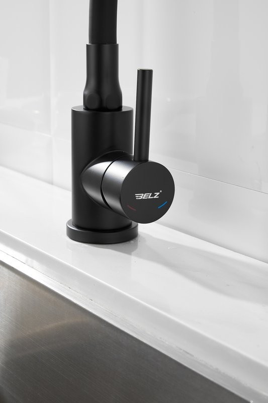 Смеситель для кухни BELZ B810 B73810-7 с гибким изливом, черный