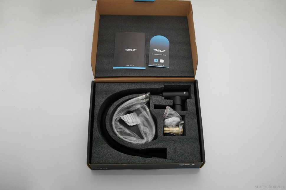 Смеситель для кухни BELZ B810 B73810-7 с гибким изливом, черный