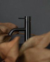 Смеситель для раковины Remer X Style X12CFP черный брашированный хром