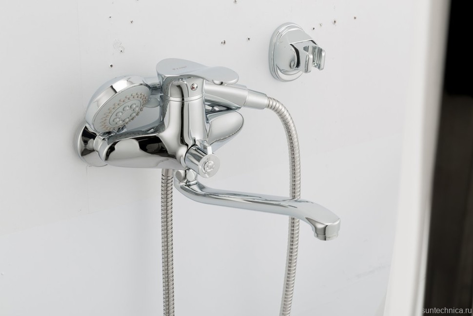 Смеситель с длинным изливом для ванны Frap H01 F2201