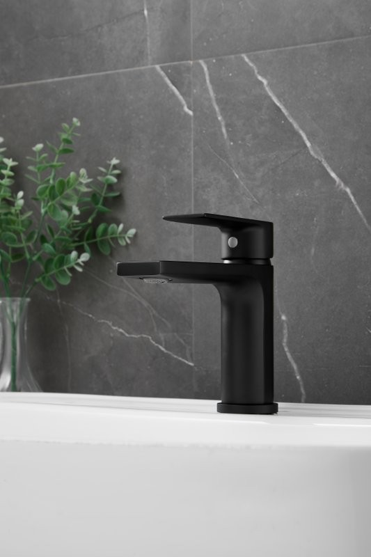 Смеситель для раковины BELZ B678 B10678-7 матовый черный