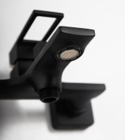 Смеситель для ванны с душем BelBagno Luce LUC-VAS-NERO