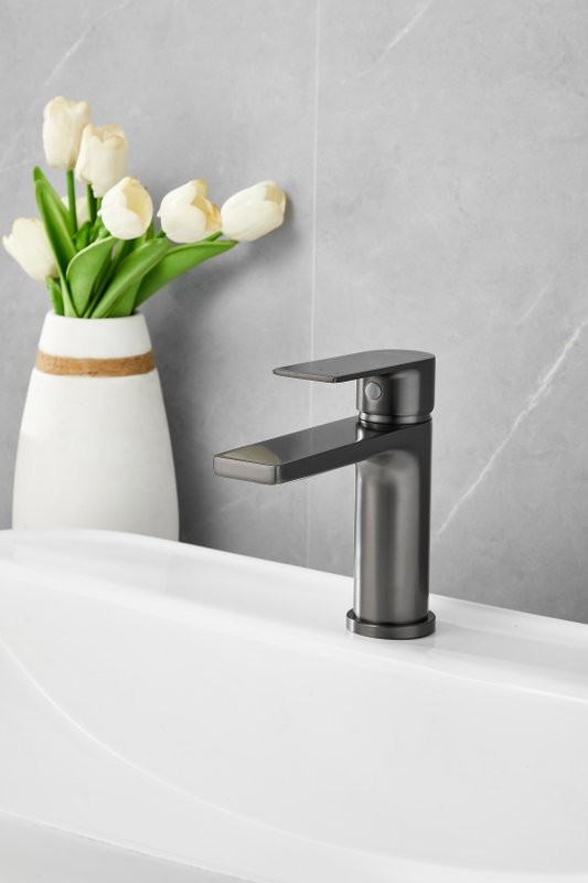 Смеситель для раковины BELZ B678 B10678-3 оружейная сталь