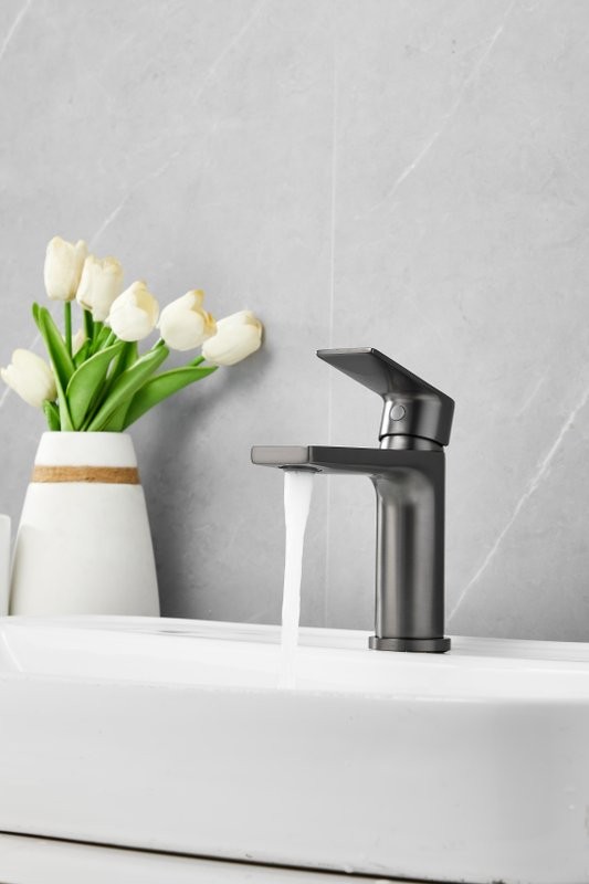 Смеситель для раковины BELZ B678 B10678-3 оружейная сталь