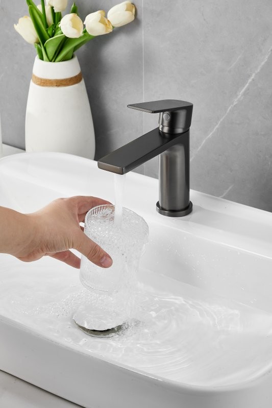 Смеситель для раковины BELZ B678 B10678-3 оружейная сталь