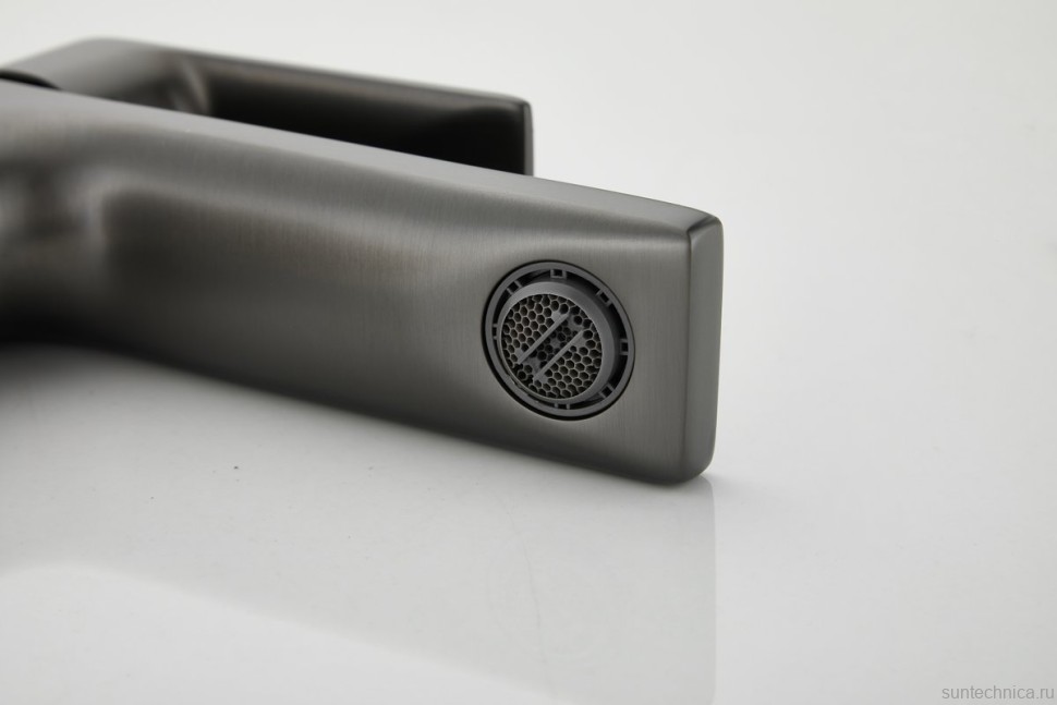 Смеситель для раковины BELZ B678 B10678-3 оружейная сталь