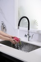 Смеситель для кухни Paulmark Salix 213419-CR хром, черный, с гибким изливом