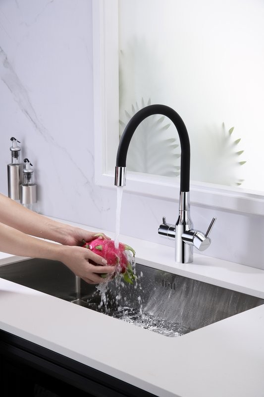 Смеситель для кухни Paulmark Salix 213419-CR хром, черный, с гибким изливом