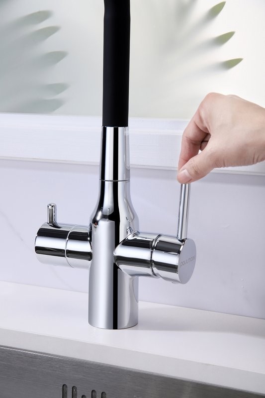 Смеситель для кухни Paulmark Salix 213419-CR хром, черный, с гибким изливом