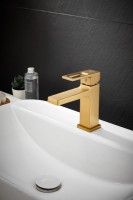 Смеситель для раковины BELZ B658 B10658-5 золото Смеситель для раковины BELZ B658 B10658-5 золото