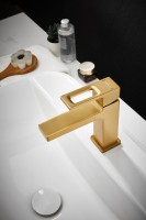 Смеситель для раковины BELZ B658 B10658-5 золото Смеситель для раковины BELZ B658 B10658-5 золото