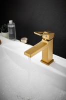 Смеситель для раковины BELZ B658 B10658-5 золото Смеситель для раковины BELZ B658 B10658-5 золото