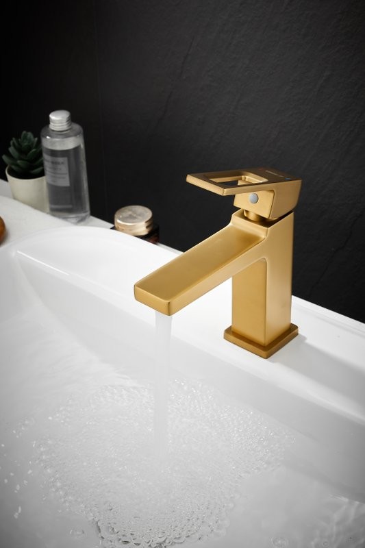 Смеситель для раковины BELZ B658 B10658-5 золото